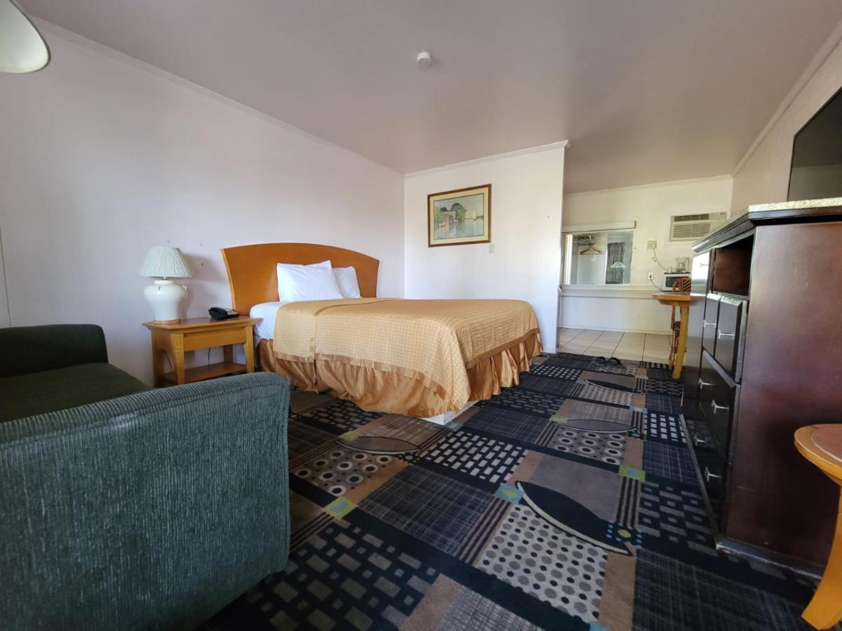 Emerald Inn & Lounge Блайт Экстерьер фото