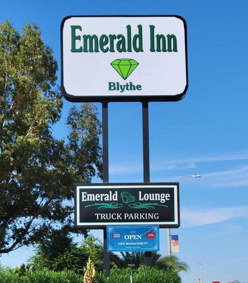 Emerald Inn & Lounge Блайт Экстерьер фото