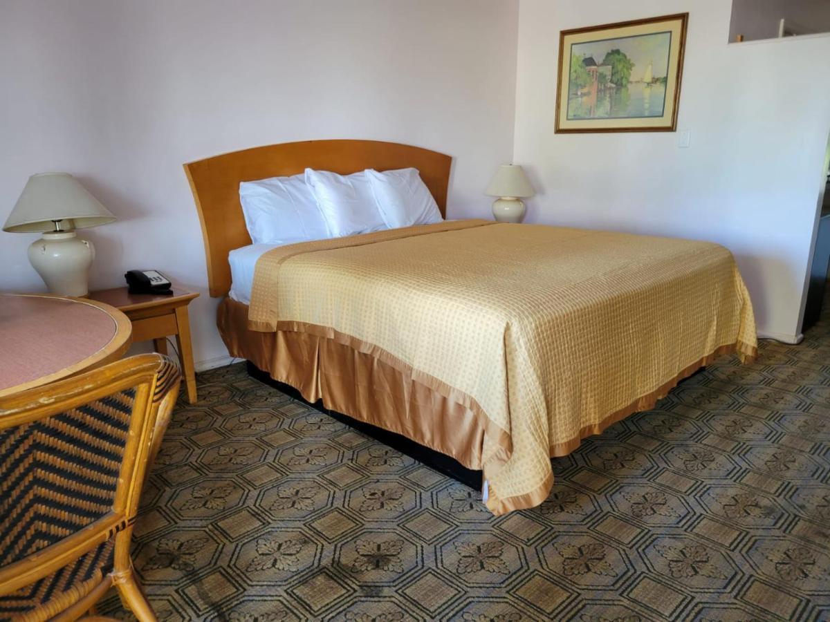 Emerald Inn & Lounge Блайт Экстерьер фото