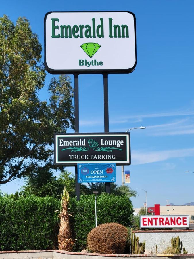 Emerald Inn & Lounge Блайт Экстерьер фото