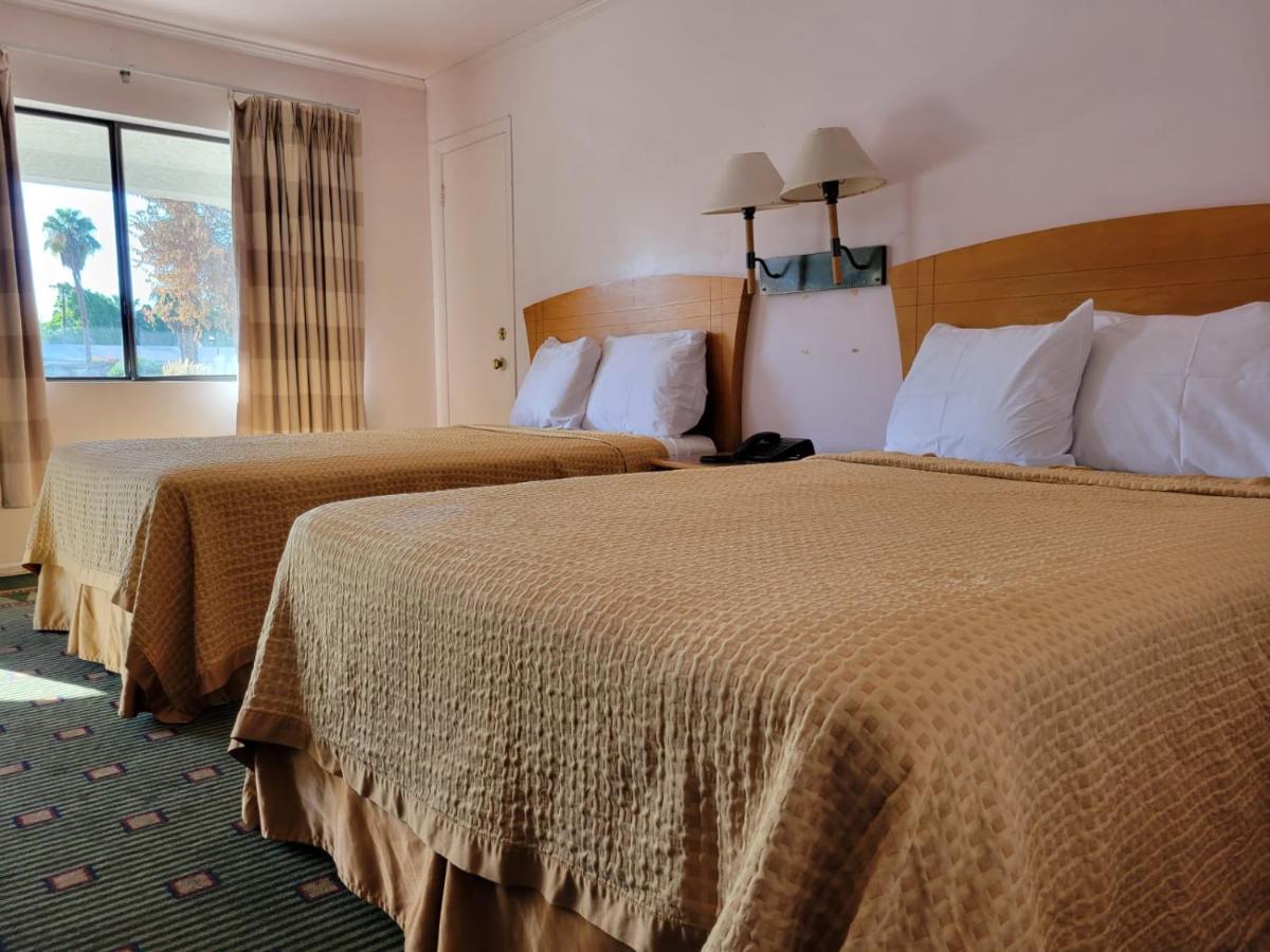 Emerald Inn & Lounge Блайт Экстерьер фото