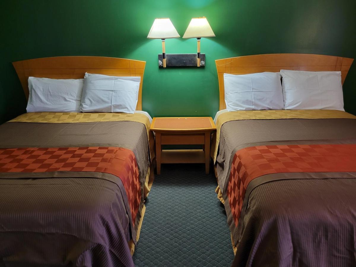 Emerald Inn & Lounge Блайт Экстерьер фото