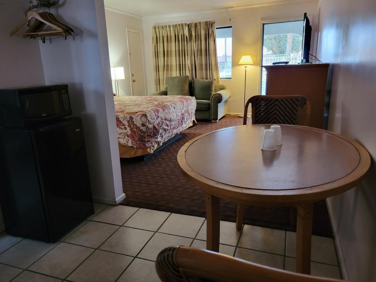 Emerald Inn & Lounge Блайт Экстерьер фото