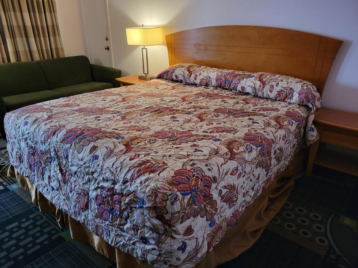 Emerald Inn & Lounge Блайт Экстерьер фото