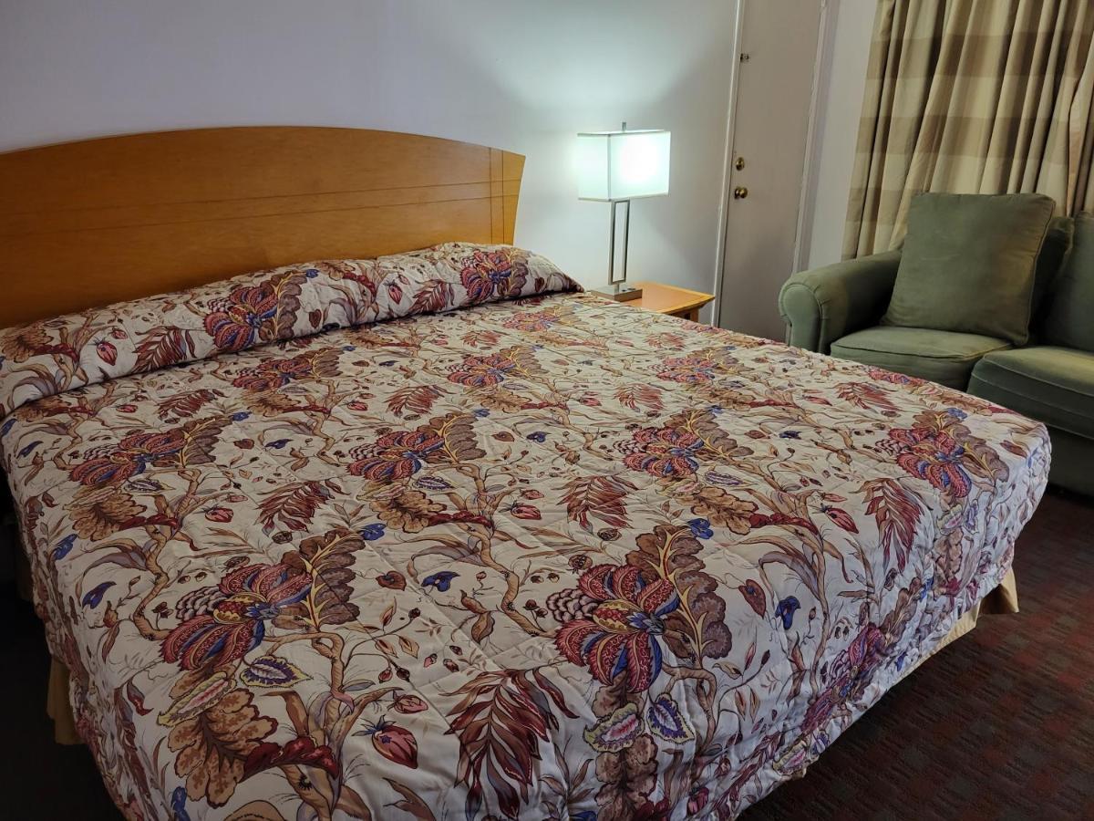 Emerald Inn & Lounge Блайт Экстерьер фото